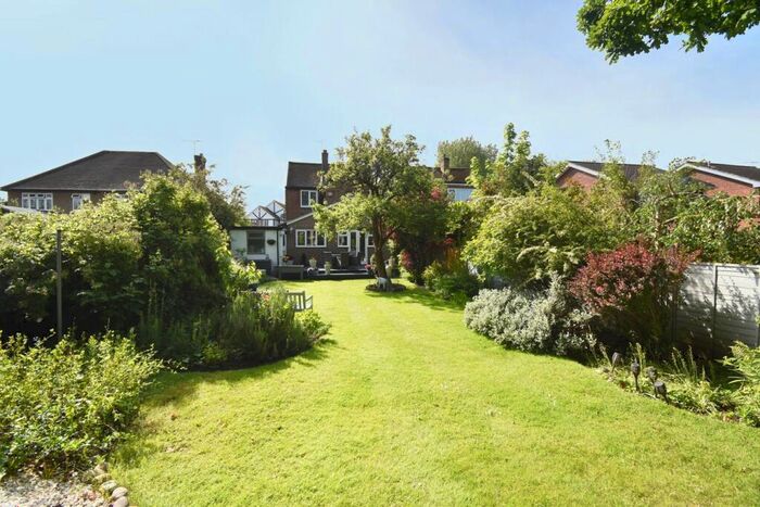 4 Bedroom Detached House For Sale In Beecot Lane, Walton-On-Thames, KT12