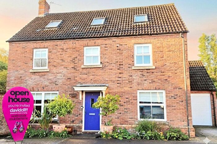 4 Bedroom Detached House For Sale In Tayberry Grove, Mortimer, Reading, Berkshire, RG7