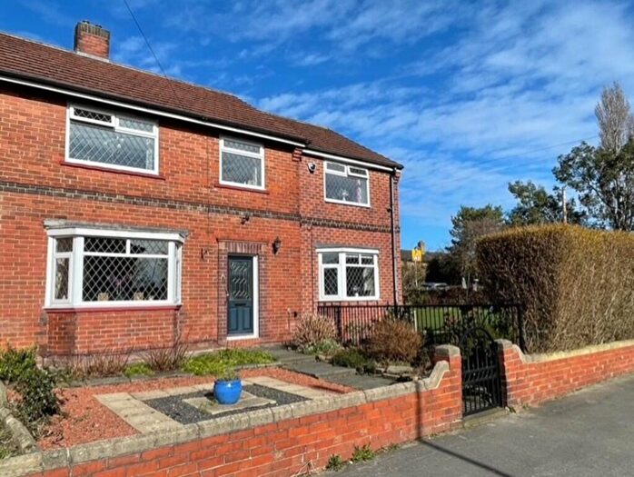 4 Bedroom Semi Detached House For Sale In Littlemoor Crescent, Pudsey, LS28