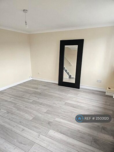 4 Bedroom Terraced House To Rent In Chertsey Close, Luton, LU2