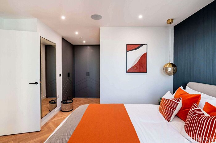 3 Bedroom Flat For Sale In Goodchild Road, London, N4