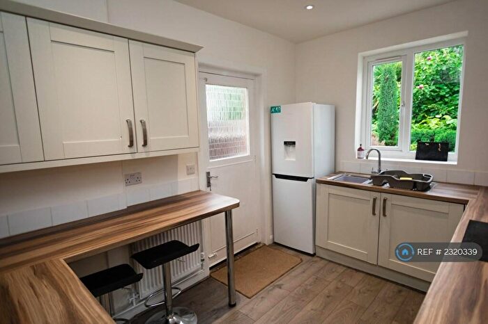 4 Bedroom Semi-Detached House To Rent In Deans Way, Gloucester, GL1