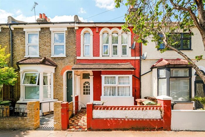 3 Bedroom House For Sale In Violet Road, Walthamstow, E17