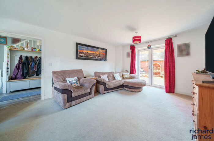 4 Bedroom Detached House For Sale In Lower Close, Wroughton, Swindon, SN4