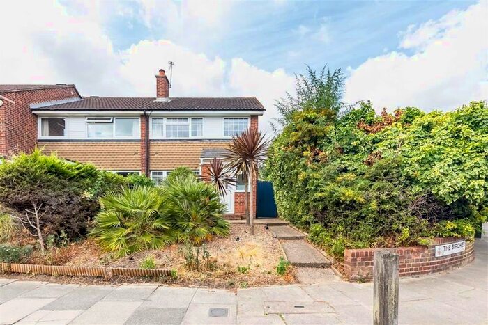 3 Bedroom Property To Rent In The Birches, London, SE7