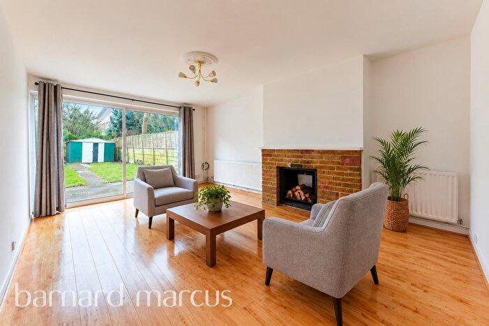 4 Bedroom Flat To Rent In Clarence Crescent, London, SW4