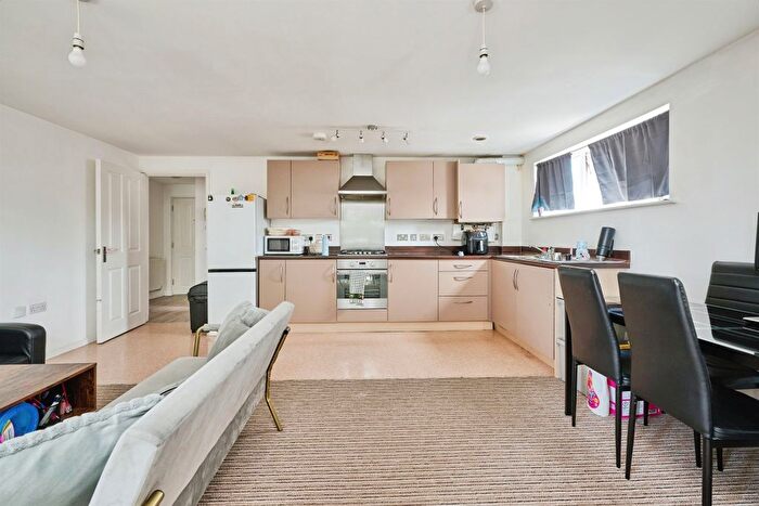 2 Bedroom Flat For Sale In Lincoln Road, Peterborough, PE4