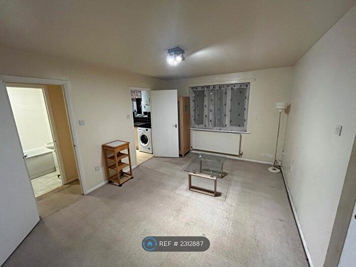 Studio To Rent In Bowman Mews, London, SW18