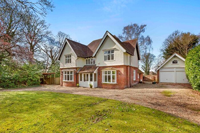 5 Bedroom Detached House For Sale In Amersham Road, High Wycombe, HP13
