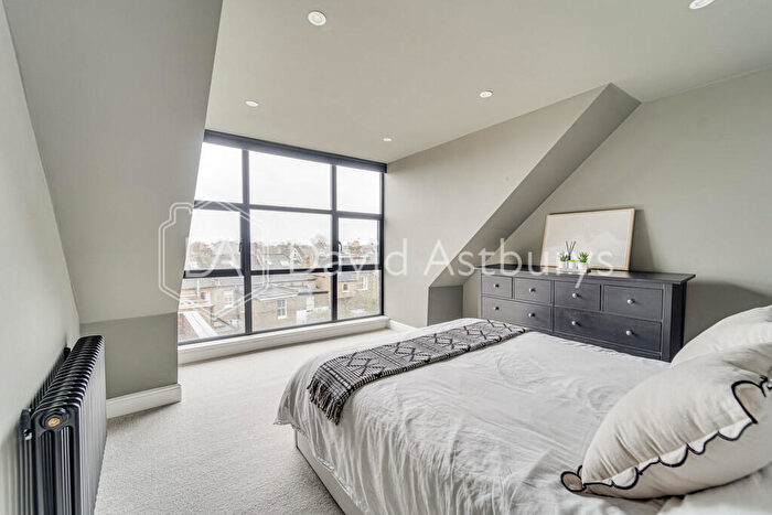 2 Bedroom Apartment To Rent In Ashley Road, Stroud Green, London, N19