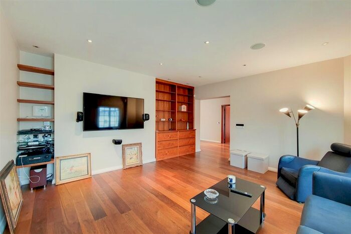 2 Bedroom Flat To Rent In Princes Gate, Kensington, London, SW7