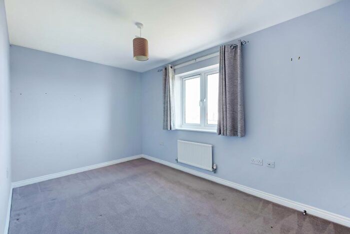2 Bedroom Apartment To Rent In Berryfields, Aylesbury, HP18