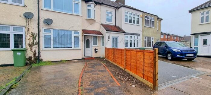 3 Bedroom Property To Rent In Conway Close, Rainham, RM13