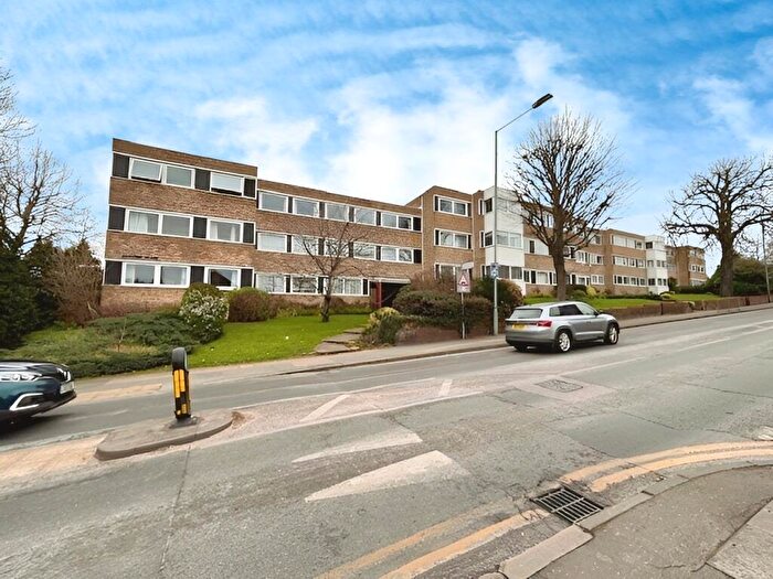 2 Bedroom Flat To Rent In Carlton Close, Upminster, RM14