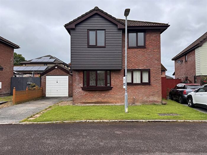 3 Bedroom Detached House For Sale In Parc Bryn Rhos, Glanamman, Ammanford, SA18