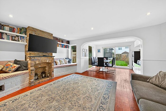 3 Bedroom Terraced House For Sale In Byron Avenue, Borehamwood, WD6