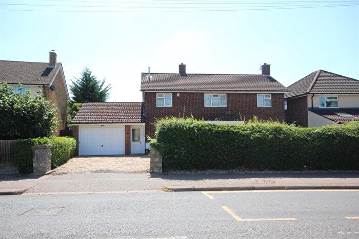 4 Bedroom Detached House For Sale In Putnoe Lane, Bedford, MK41