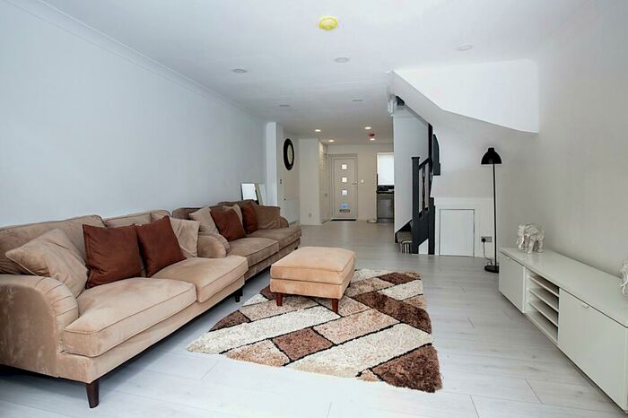 3 Bedroom End Of Terrace House To Rent In Giralda Close, London, E16