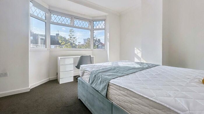 4 Bedroom House To Rent In Warren Road, Bristol, BS34