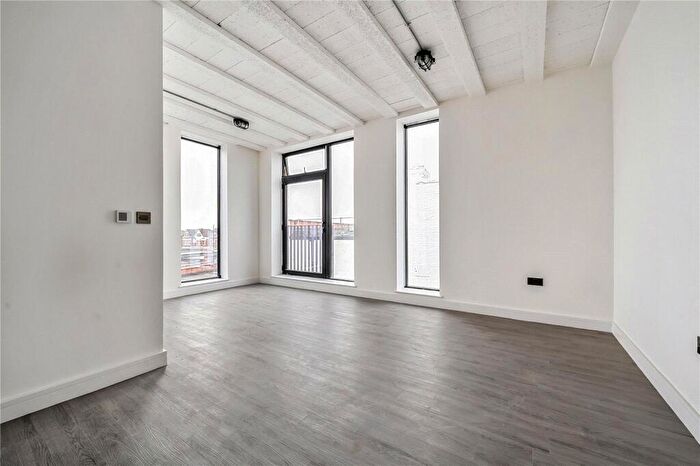 1 Bedroom Flat For Sale In Palmers Mews, Trade Close, Palmers Green, London, N13