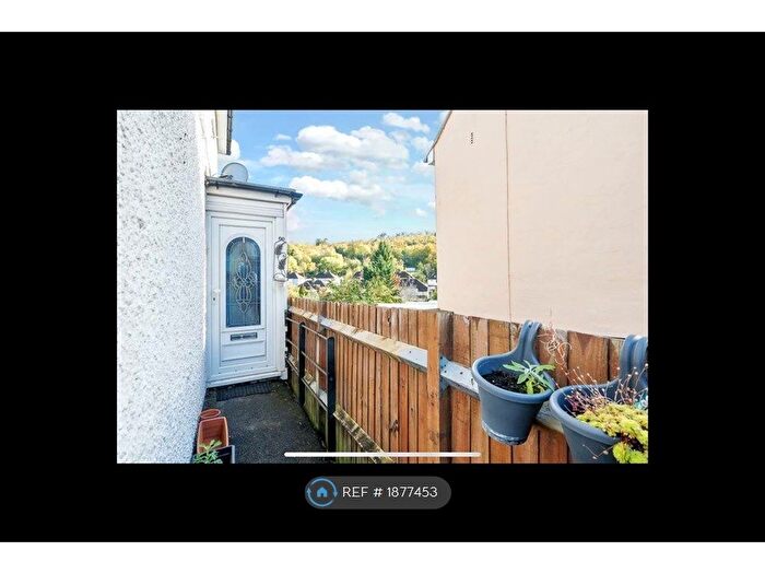 2 Bedroom Flat To Rent In Chapel Lane, High Wycombe, HP12