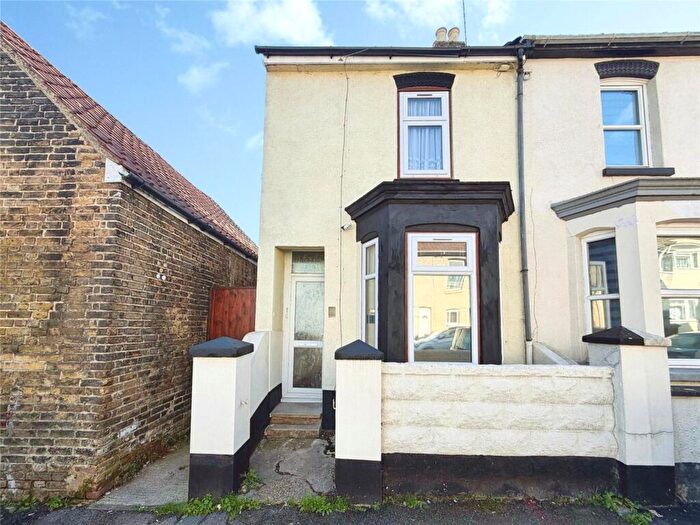 2 Bedroom End Of Terrace House To Rent In Edinburgh Road, Chatham, Kent, ME4