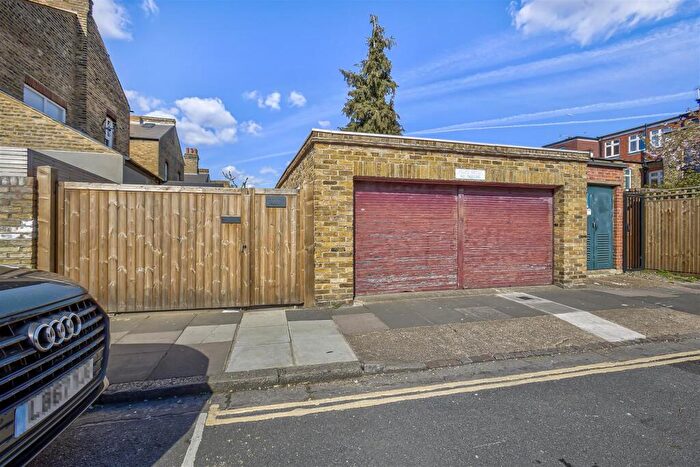 1 Bedroom Detached House For Sale In Vernon Road, East Sheen, SW14