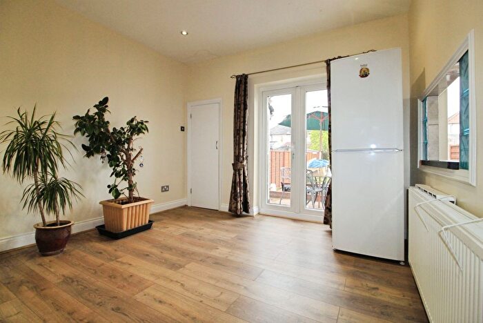 4 Bedroom Terraced House To Rent In Crofts Road, Harrow, HA1