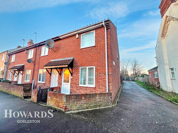 2 Bedroom End Of Terrace House For Sale In St Andrews Road, Gorleston, NR31