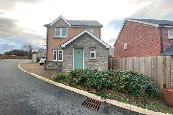 3 Bedroom Semi-Detached House To Rent In Plas Y Coed, Bangor, LL57
