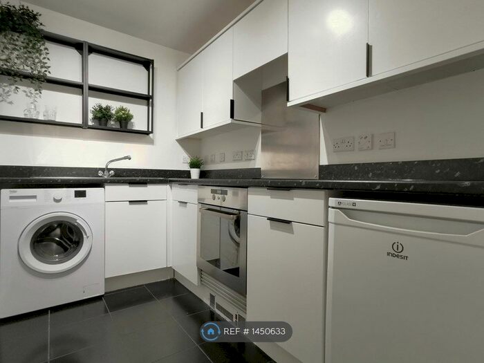 1 Bedroom Flat To Rent In Tullis Street, Glasgow, G40