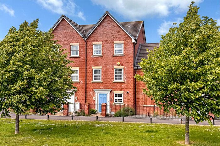 4 Bedroom End Of Terrace House For Sale In Thompson Grove, Littlehampton, West Sussex, BN17