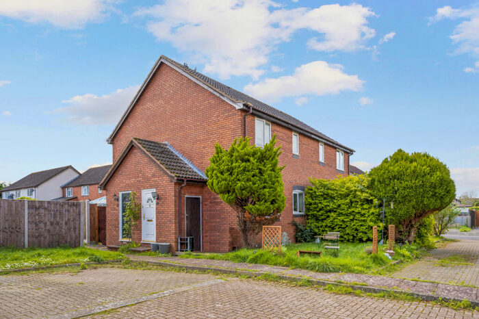 1 Bedroom End Of Terrace House To Rent In Cambridge Road, West Molesey, Surrey, KT8