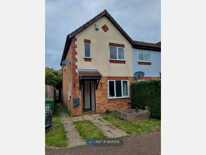 3 Bedroom Semi-Detached House To Rent In Richmond Road, Long Stratton, Norwich, NR15