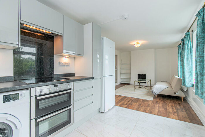 2 Bedroom Apartment To Rent In Spencer Avenue, Yarnton, Kidlington, OX5