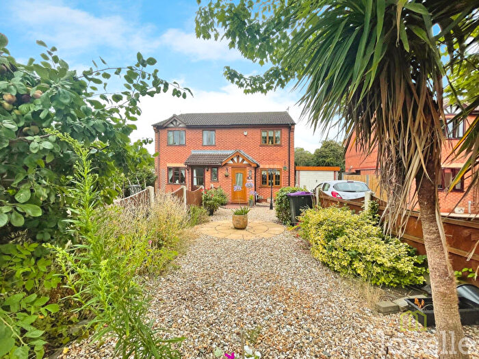 2 Bedroom Semi Detached House For Sale In Swallow Close, Gainsborough, DN21