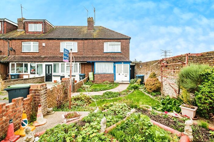 3 Bedroom End Of Terrace House For Sale In Oakleigh Road, Worthing, West Sussex, BN11