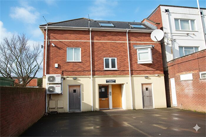 2 Bedroom Flat To Rent In Bedroom Top Floor Flat In Winton, BH9