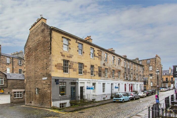 2 Bedroom Flat To Rent In William Street, West End, Edinburgh, EH3
