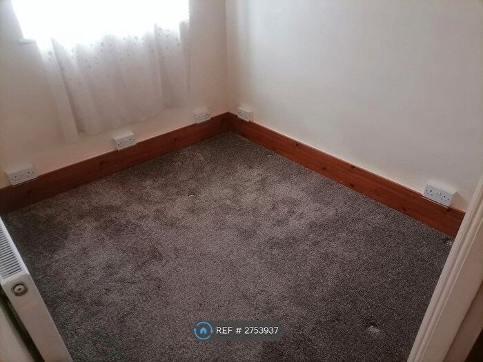 3 Bedroom Terraced House To Rent In King Edward Road Chatham, Chatham, ME4