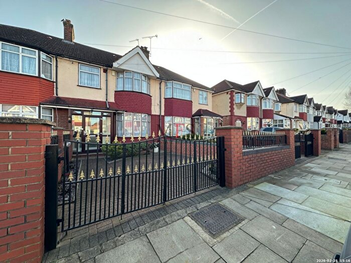 3 Bedroom Terraced House For Sale In Masefield Avenue, Southall, UB1