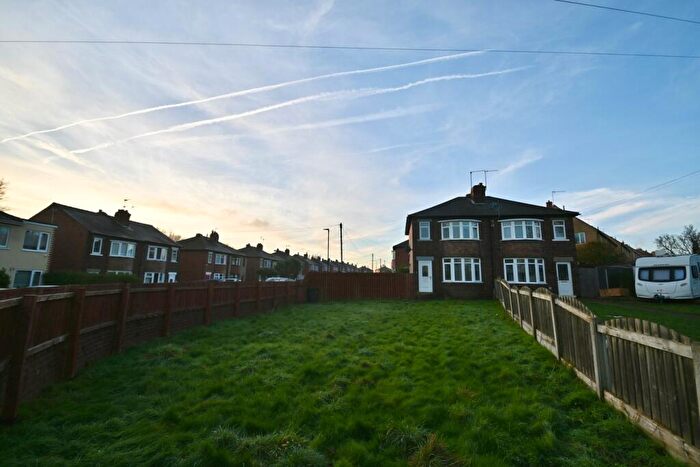 3 Bedroom Semi-Detached House To Rent In Ingleborough Drive, Doncaster, DN5