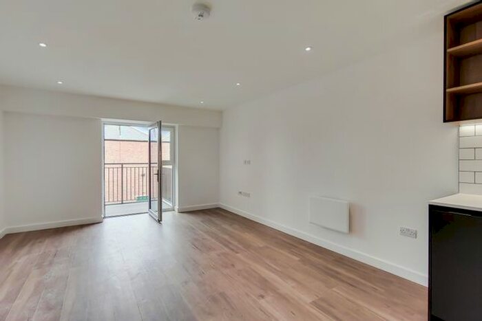 1 Bedroom Flat To Rent In Beaufort Square, London, NW9