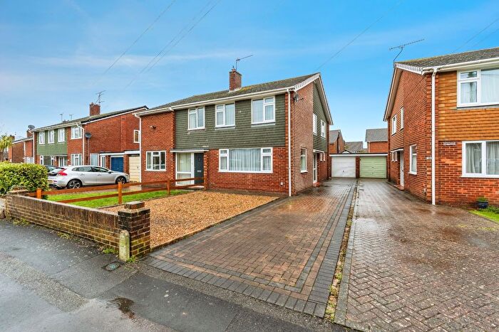 3 Bedroom Semi Detached House For Sale In Testbourne Avenue, Totton, Southampton, Hampshire, SO40