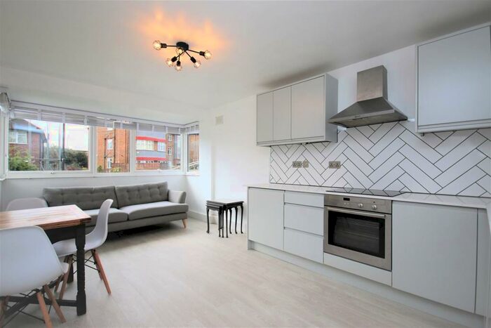 2 Bedroom Apartment To Rent In Clarence Road, N22