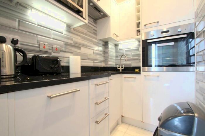 1 Bedroom Flat To Rent In Airlie Gardens, London, W8