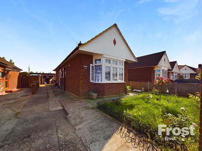2 Bedroom Bungalow For Sale In Brook Close, Stanwell, Middlesex, TW19