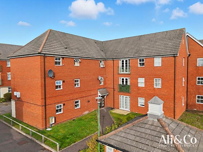 2 Bedroom Apartment For Sale In Rawlyn Close, Grays, RM16