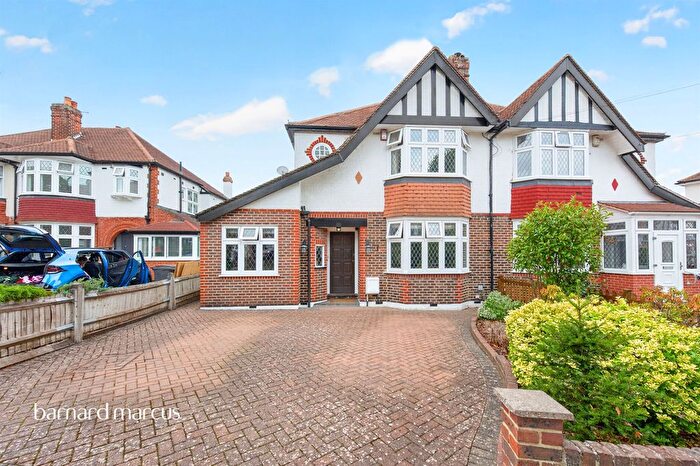 3 Bedroom Semi-Detached House For Sale In Leyfield, Worcester Park, KT4