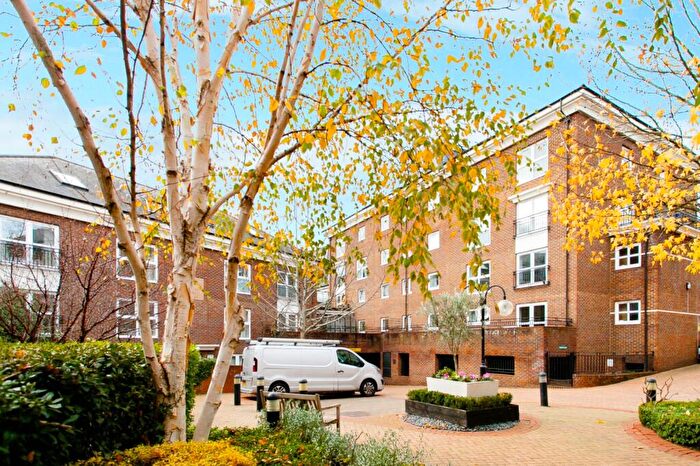 2 Bedroom Flat To Rent In Chelsea Court, Melville Place, N1